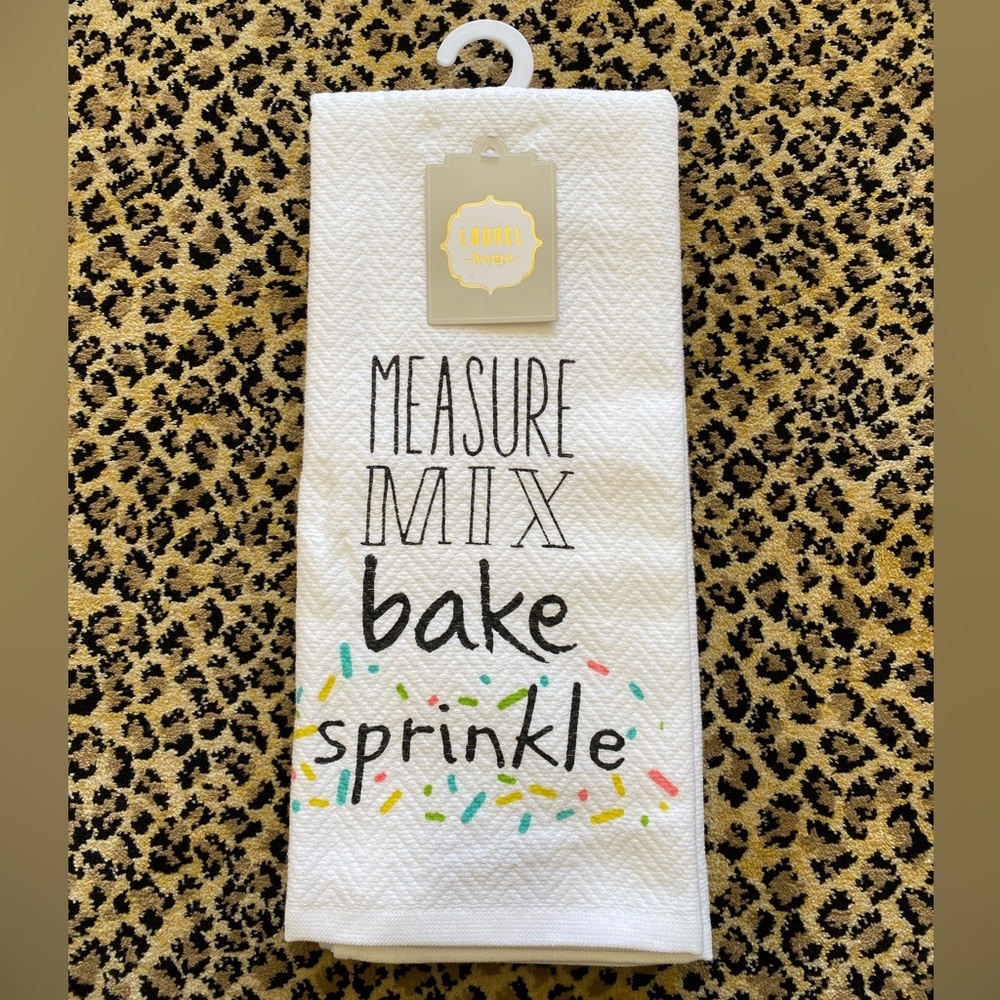 “Measure, Mix, Bake, Sprinkle” set of 2 kitchen towels (NWT)